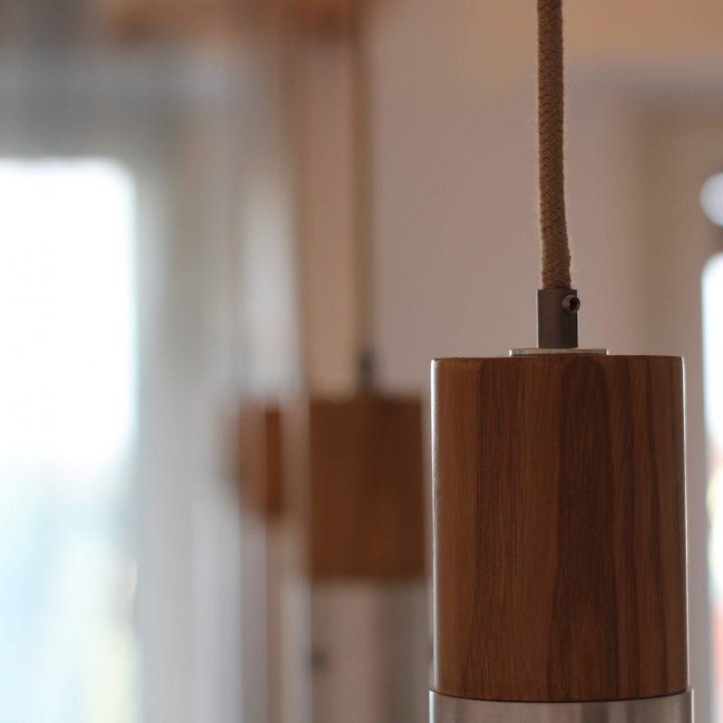 lampadario corda sospeso legno castagno