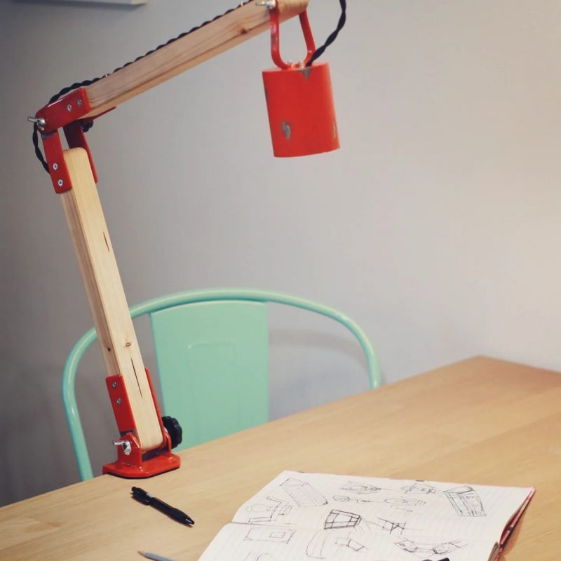 Lampada da scrivania design – arredamento ufficio ferro legno | T043