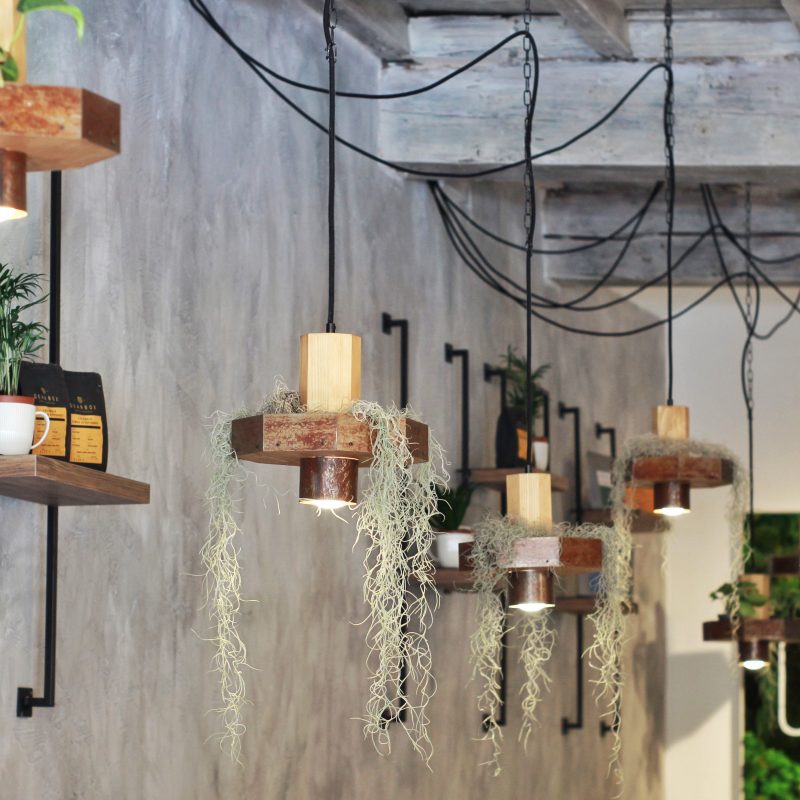 Lampadari ottagonali in legno e metallo - ferro arrugginito - lastre - tubi - lampade design parma