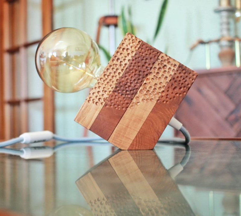 Lampada legno lavorata a mano - Lampada da tavolo - lampade design parma | T054