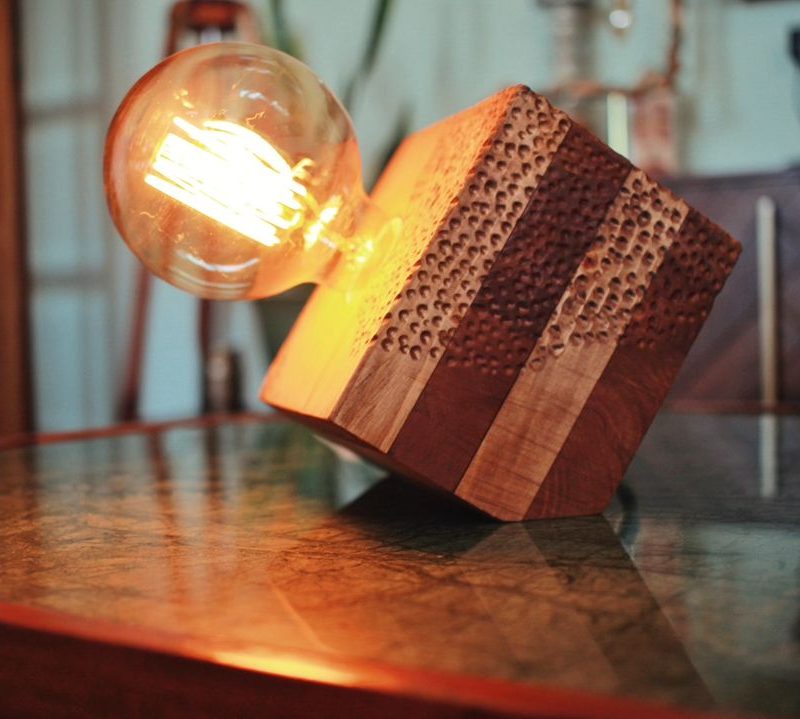 Lampada legno lavorata a mano - Lampada da tavolo - lampade design parma | T054